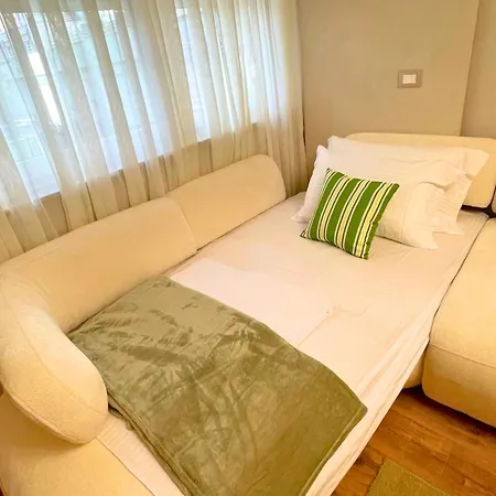 Zeta - Spacious 1br - The Block Area In